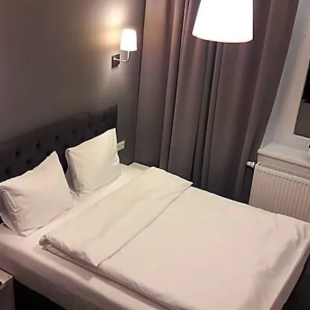 Przystanek Mariacka 26 *