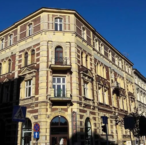 Przystanek Mariacka 26 *