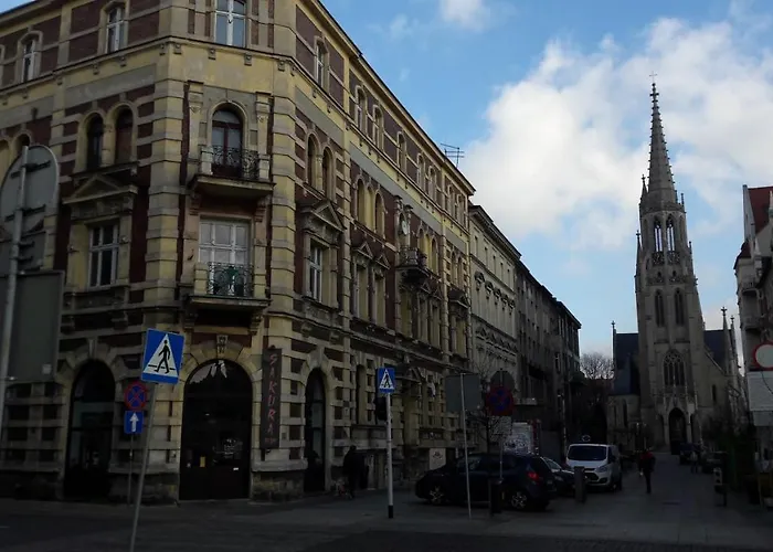 Przystanek Mariacka 26 *