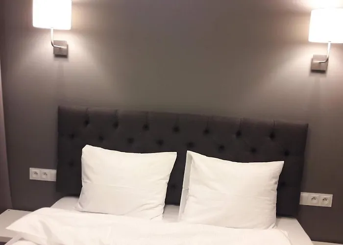 Przystanek Mariacka 26 *