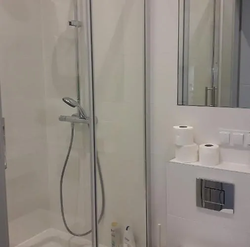 Przystanek Mariacka 26 *